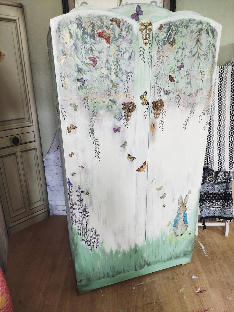 Boho, lurvede chic, art deco -garderobeskabe og armoire, hentet og upcycled for at bestille fra kvalitetsvintage møbler. - Image 2