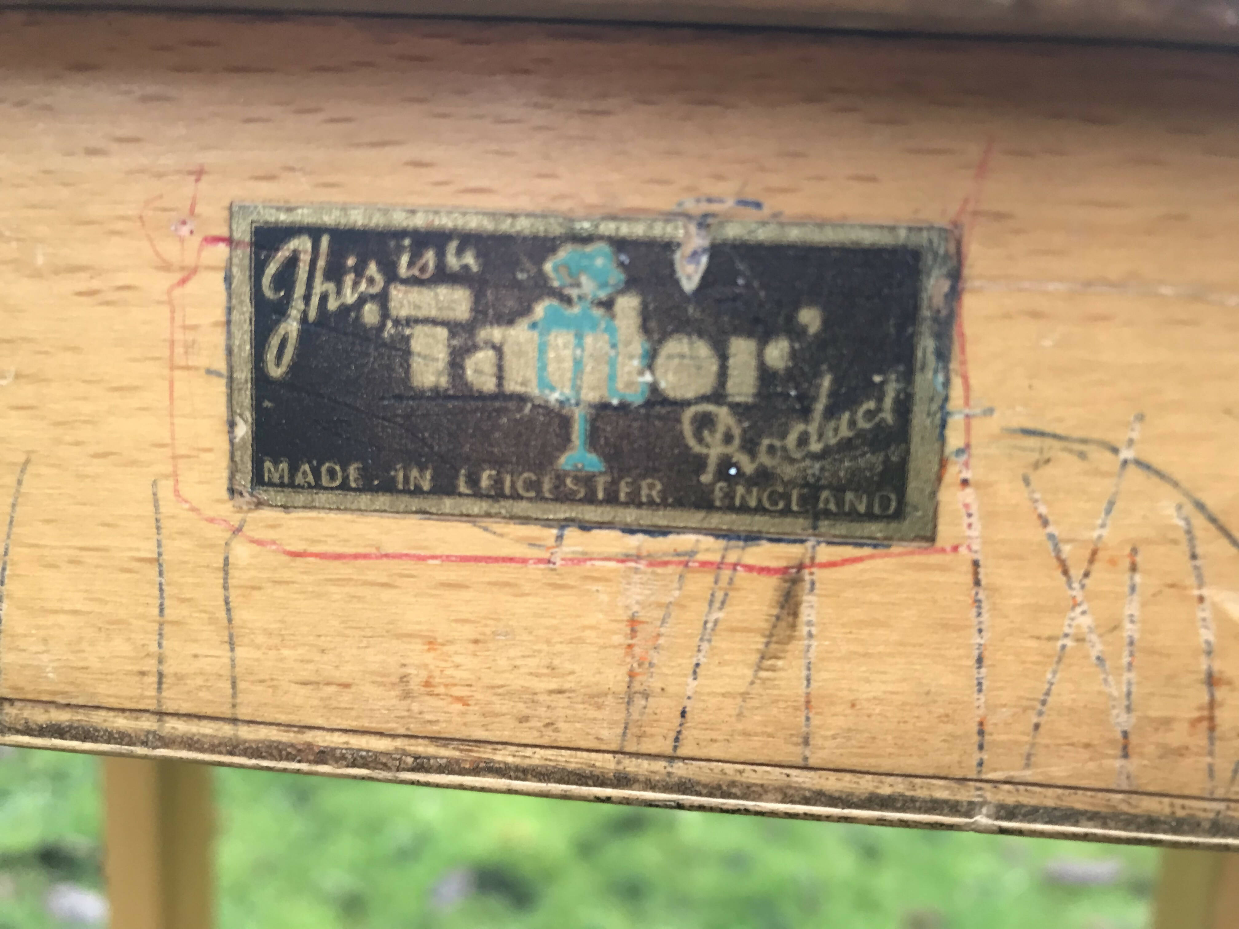 Vintage træskolebord og stol - Image 3